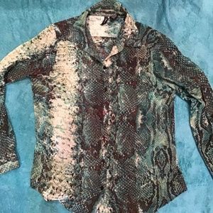 💚3/$25 New Directions petite medium green black yellow reptile design blouse